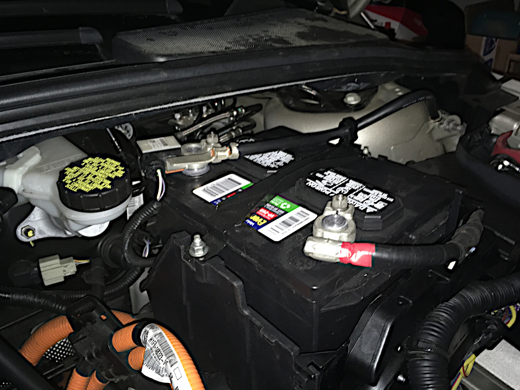 How To Remove And Replace The Battery On A Ford Focus 2011