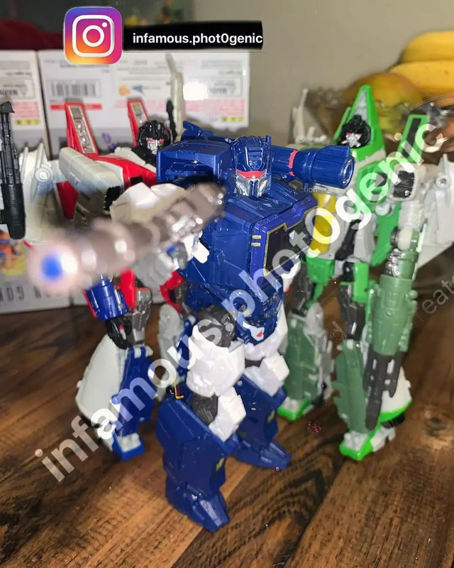 Studio-Series-SS-83-Bumblebee-Movie-Soundwave-05