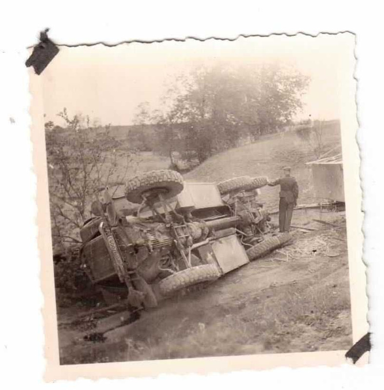 Foto 2.WK Umgestürzter Pionier LKW in Ostpreußen