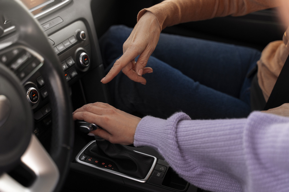 woman-taking-her-driver-s-license-test-vehicle-1.jpg