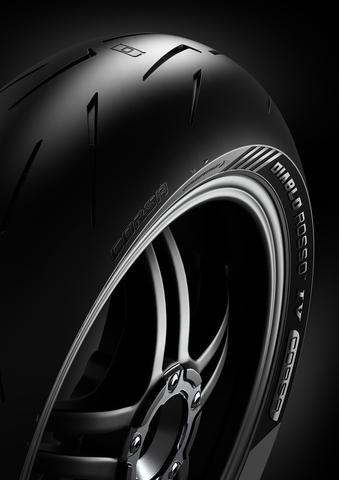Новые слики Pirelli Diablo Rosso IV Corsa