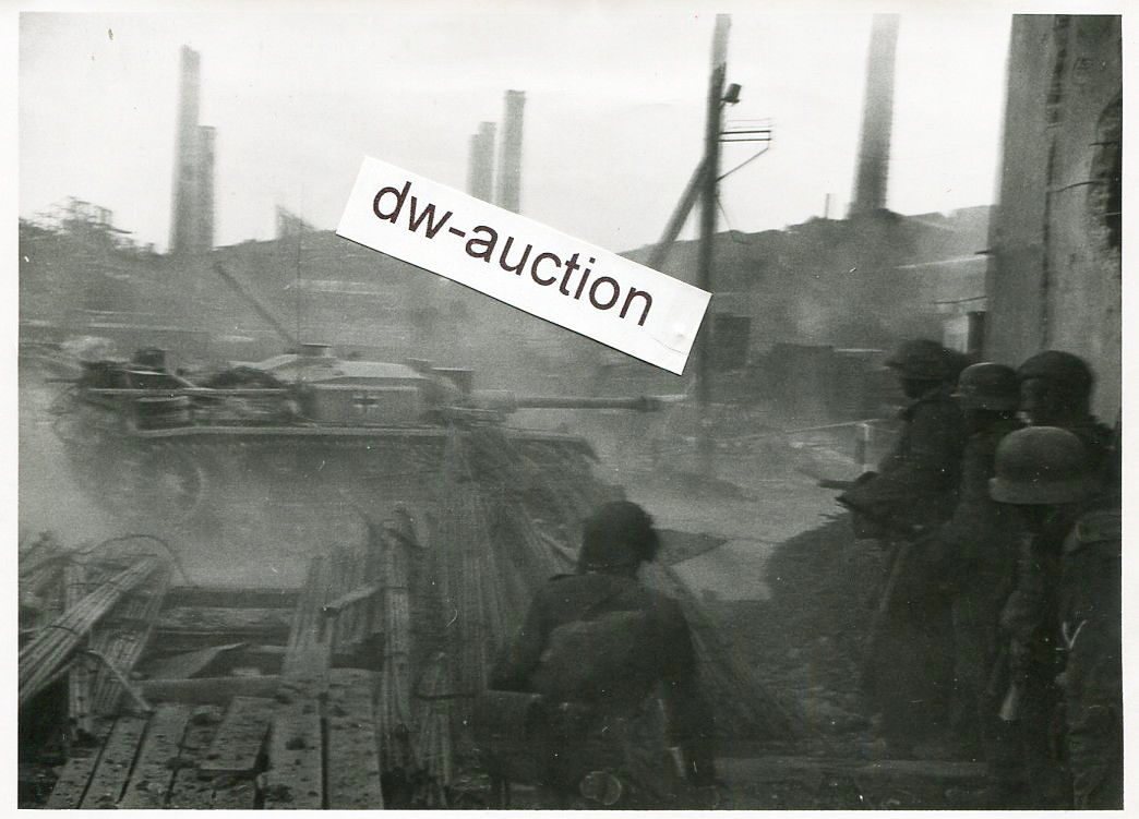 Stalingrad Sturmgeschütz und Infanterie im Kampf