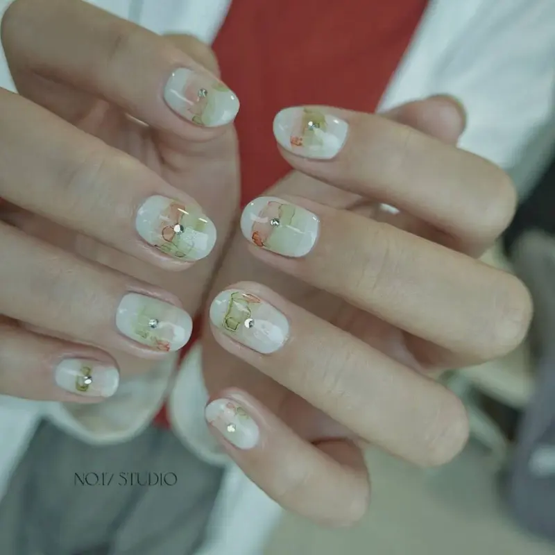 台中北屯 No.17 Studio 晨光白霧系列美甲設計