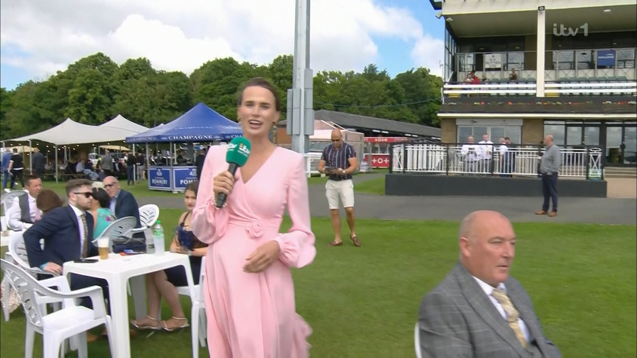 ITV Racing Live from Newcastle_20230701_11551430.ts_snapshot_00.02.44.877