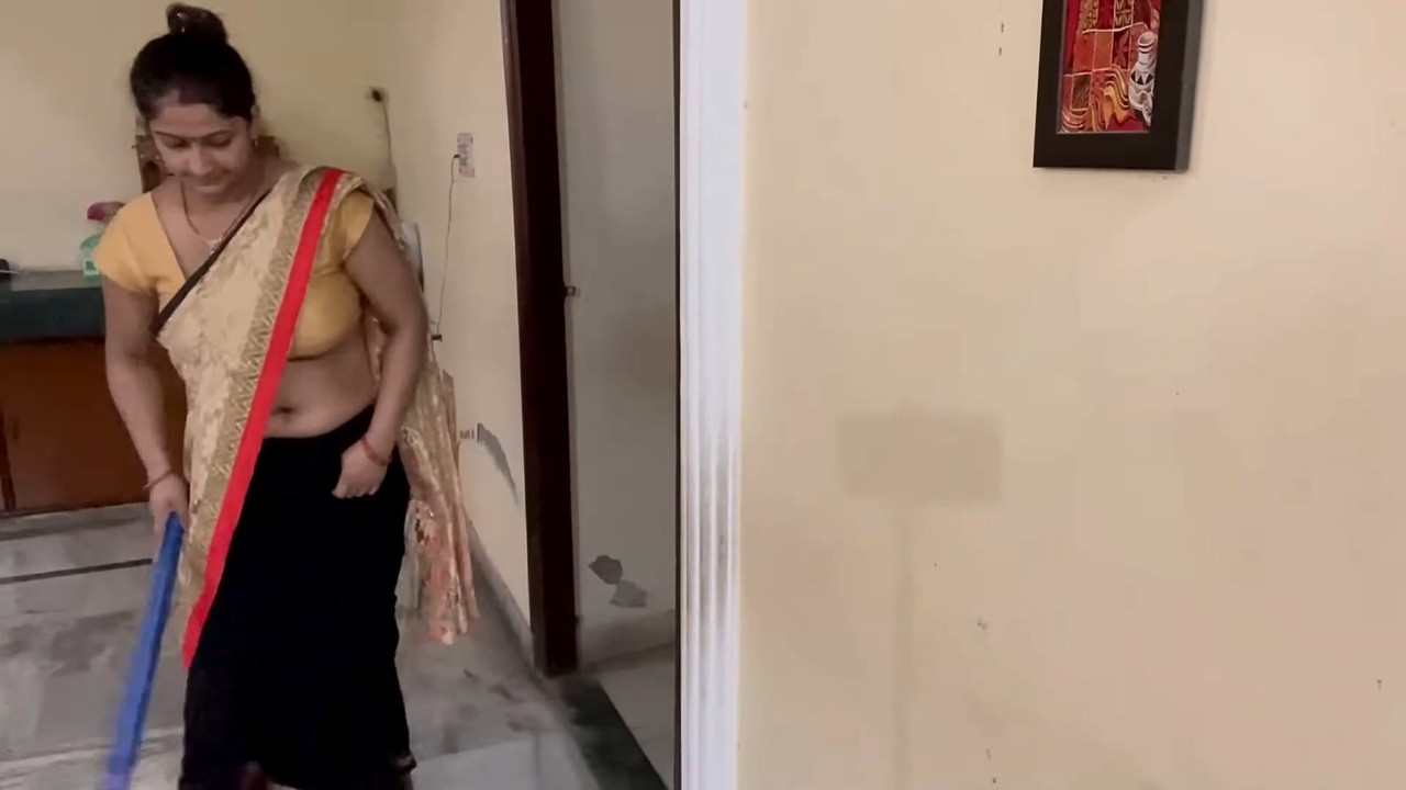Sexy fleshy housewife ruby huge boobs, navel,ass in saree.mkv_snapshot_00.04.476