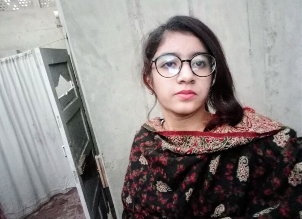 Beautiful chashmish babe update hairy pssy fingering
