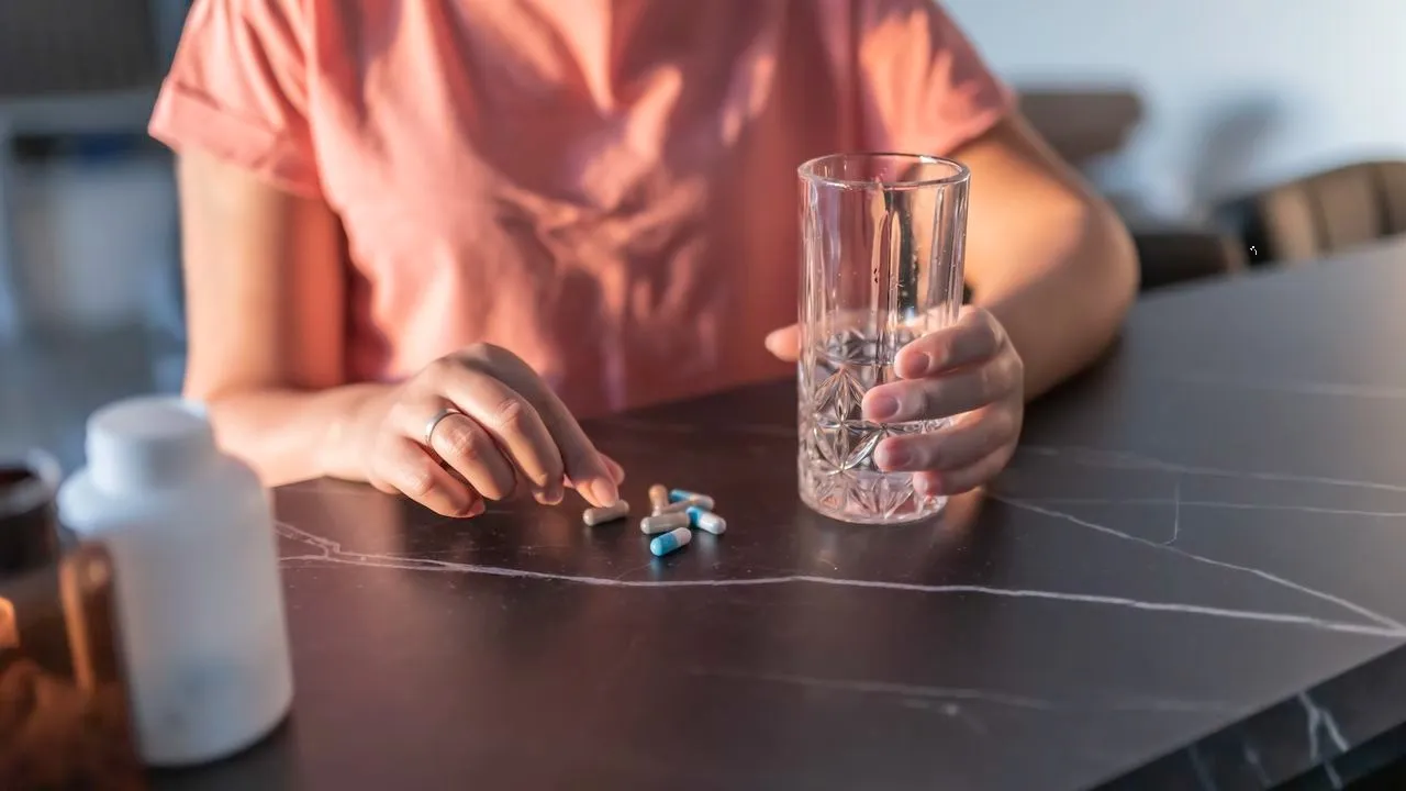 ¿Qué vitamina expulsa las piedras de los riñones?