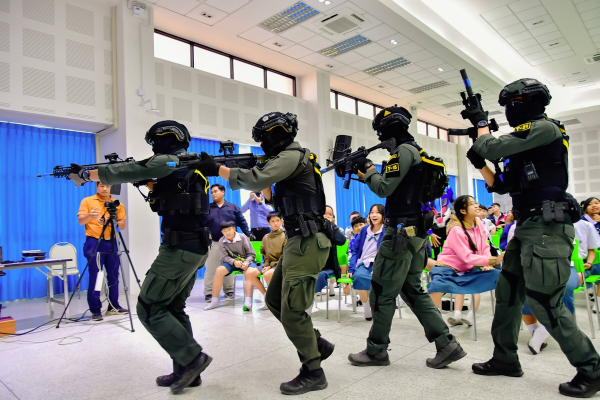 LINE_ALBUM_หนีซ่อนสู้มอดินแดง_250109_14_0