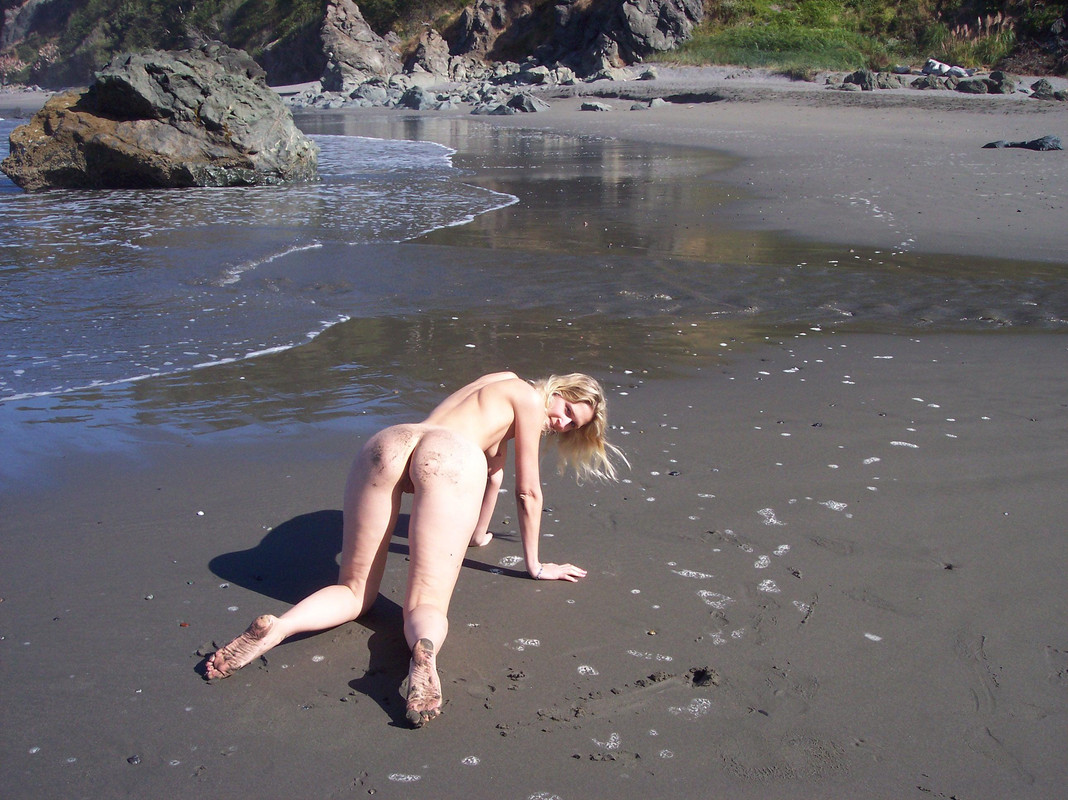 Esposa amateur rubia caliente le gusta en publico