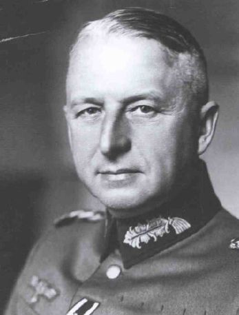 El Generalleutnant von Manstein fotografiado en la época que era comandante de la 18ª División de Infantería en 1938 