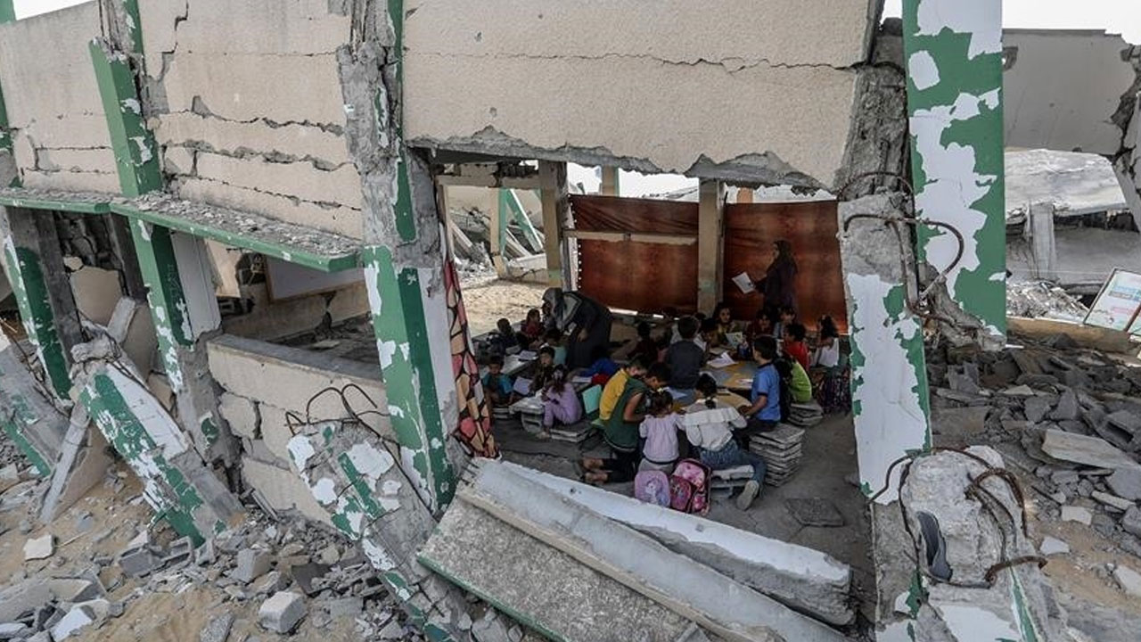 Sekolah Pengungsian di Gaza Hancur Akibat Serangan Israel, Ribuan Anak Tertimpa Tragedi!