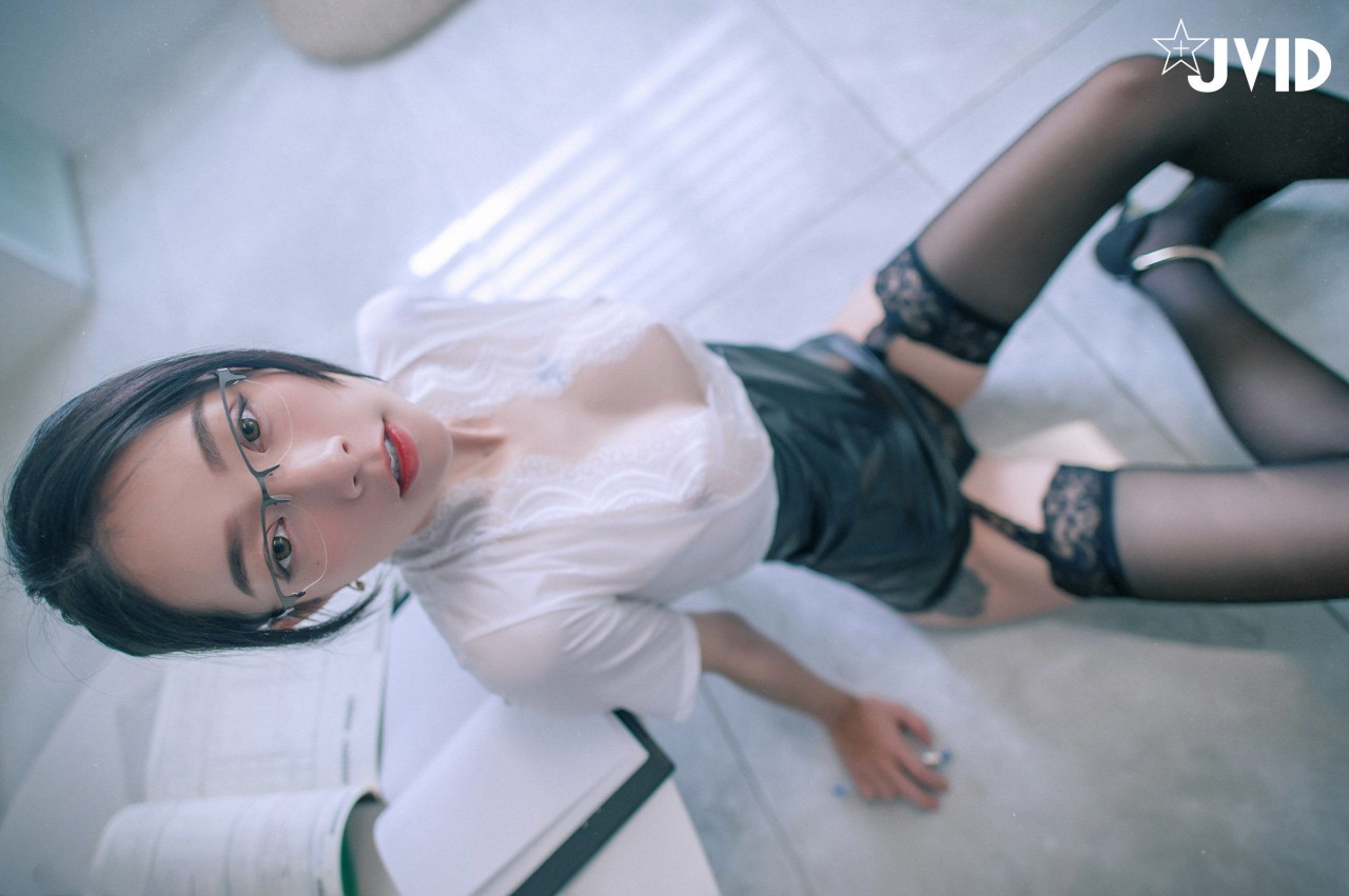 jvid 飘 飘《性感保险业务员》写真作品欣赏，较为性感的风格插图3