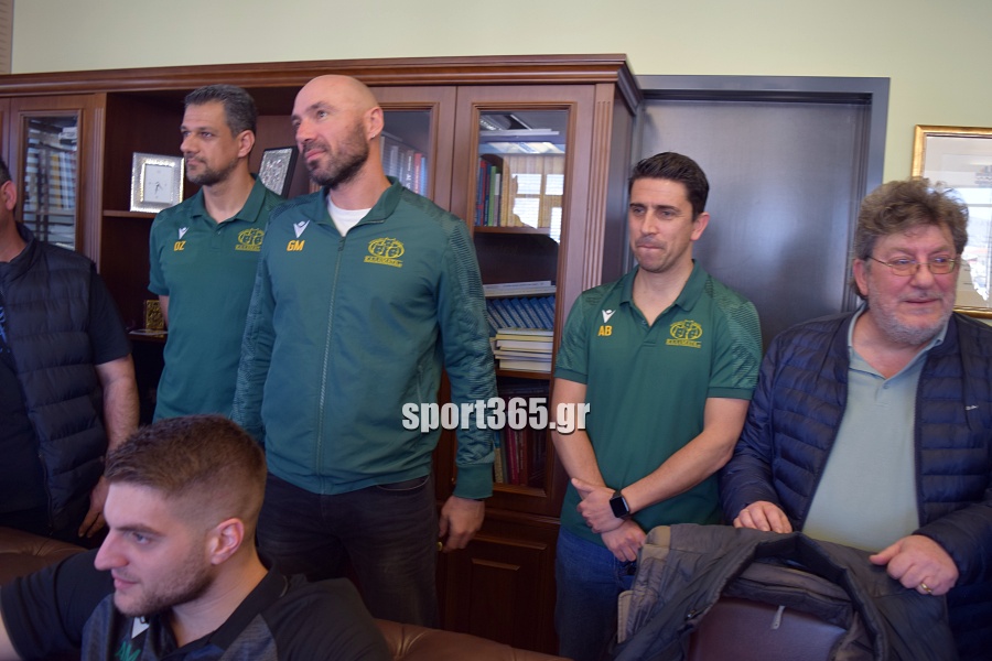 , Οι θριαμβευτές της Καλαμάτας ’80 στο Δημαρχείο: Η πόλη υποκλίθηκε στους πρωταθλητές! – «Να γιορτάσουμε και για την Μαύρη Θύελλα» (φωτο & βίντεο)