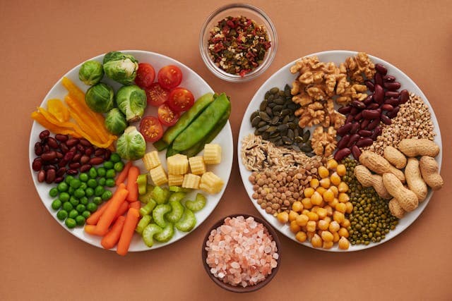 Illustration of fiber-rich foods including colorful fruits, vegetables, lentils, beans, nuts, and seeds that help nourish a healthy gut microbiome.