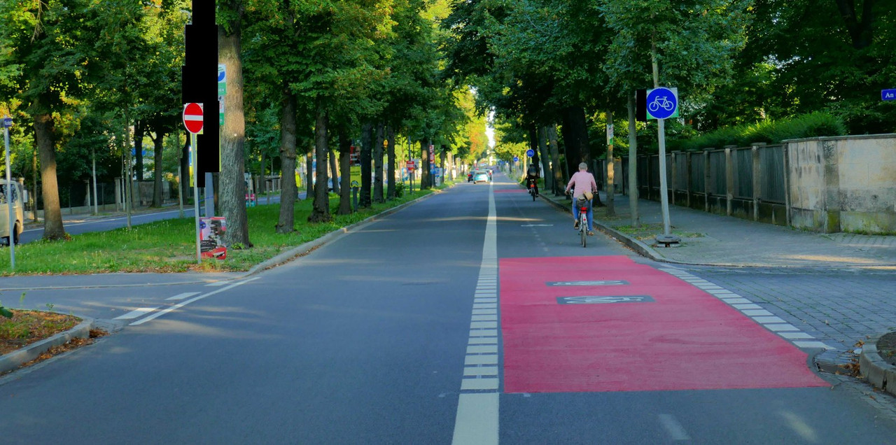 Bild: https://i.postimg.cc/xj6y6wPk/P1220521.jpg