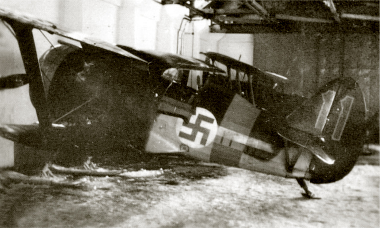 Ilmavoimat-Polikarpov-I-153-FAF-as-IT11-Red-11-Finland-winter-1942-43-01