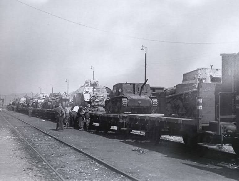 Transportando autopropulsados italianos por tren Transportando autopropulsados italianos por tren