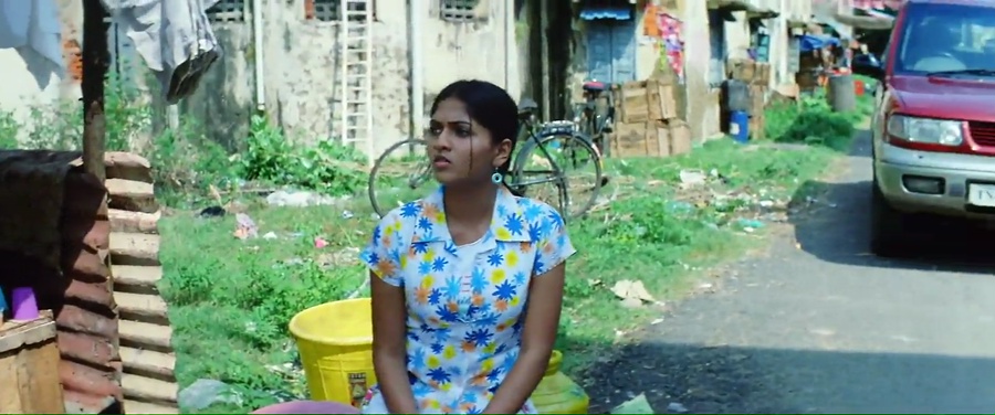 Kadhalil Vizhunthen 2008 WebRip [Tamil] 480p, 720p ESub Screenshot