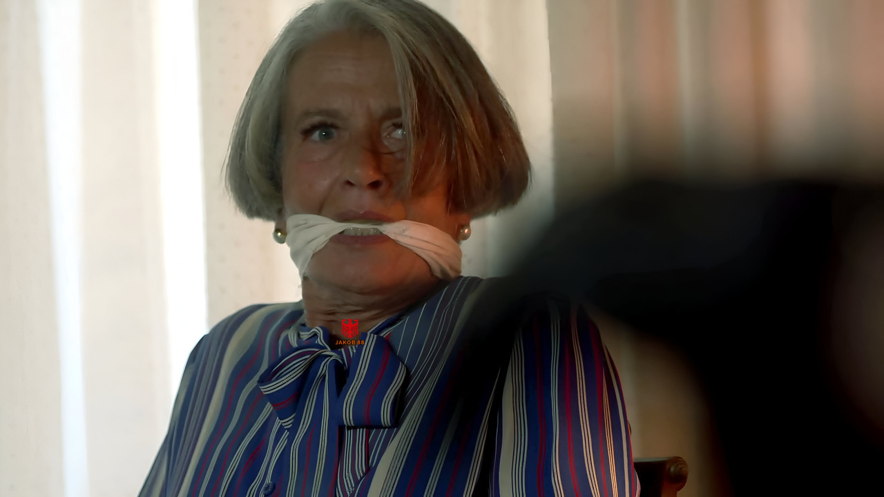 Loukia Papadaki 9 - Electra S02E02