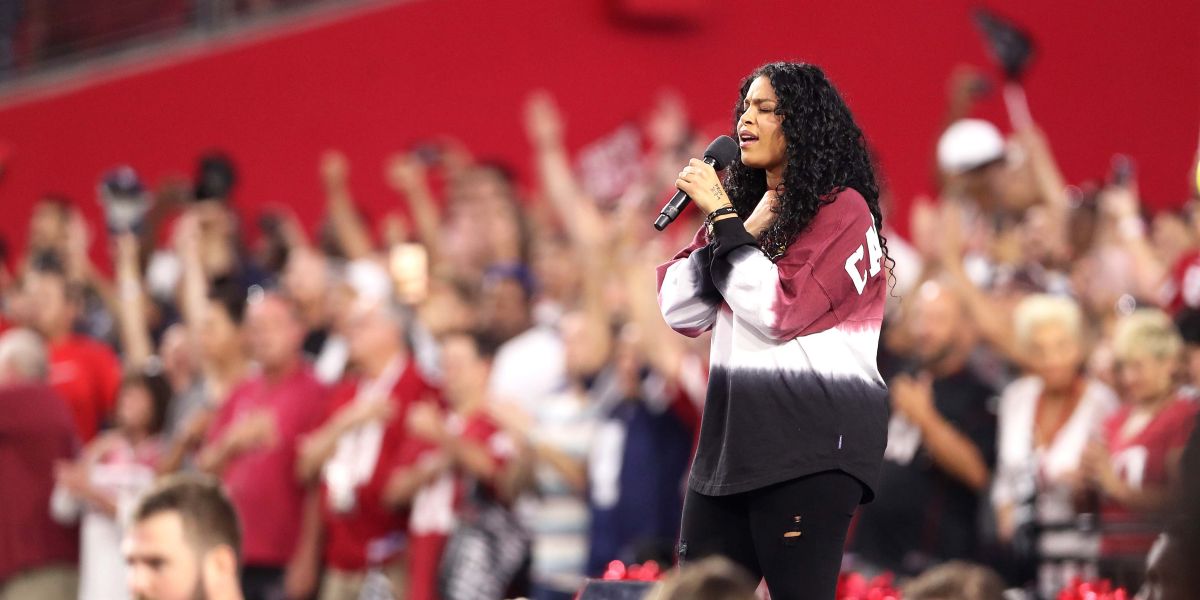 Jordin Sparks singing national anthem