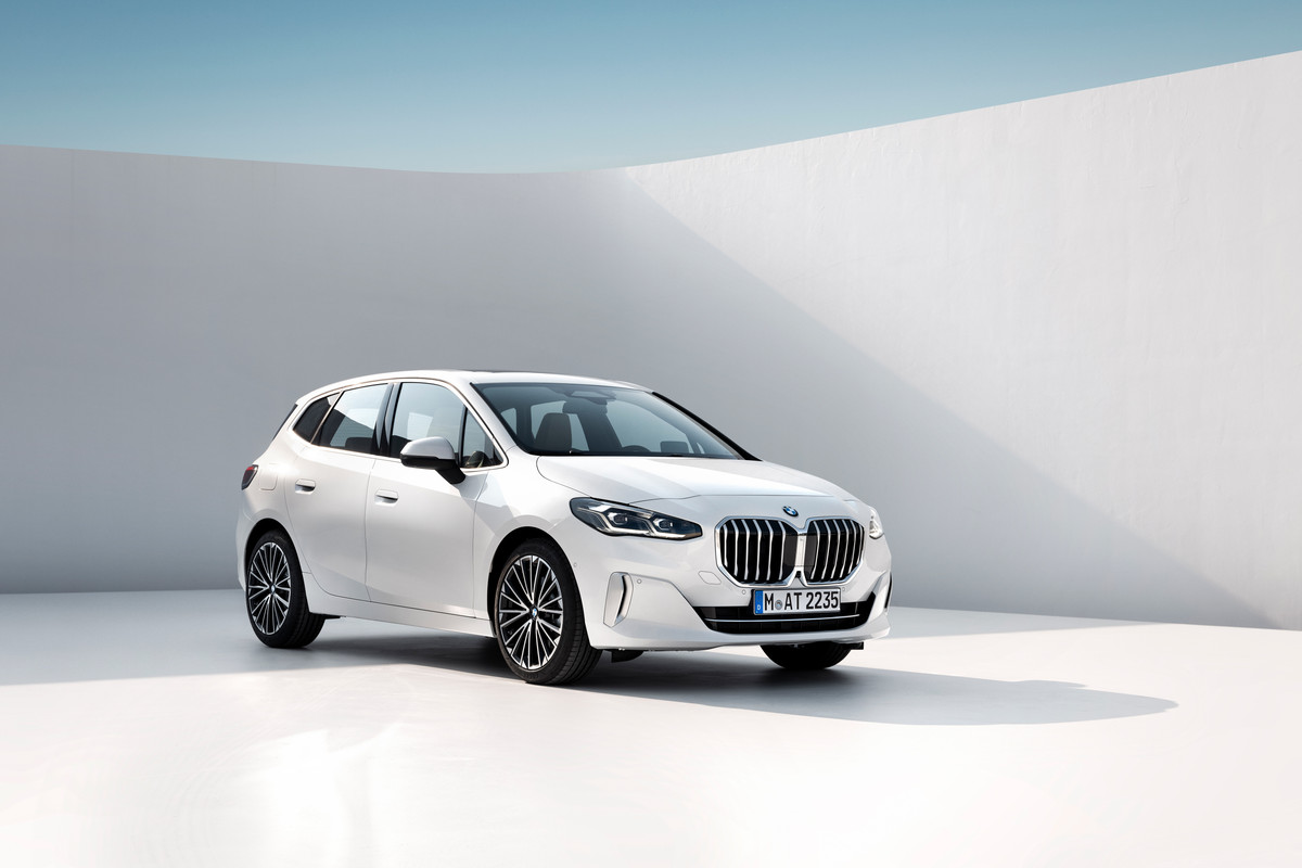 P90437740_highRes_the-all-new-bmw-223i