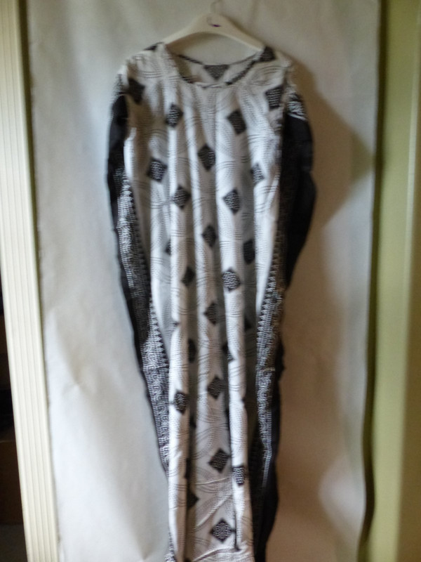 INDIAN TRADITIONAL WHITE AND BLACK MULTI PATTERNED DRESS FOR WOMEN SZ LARGE