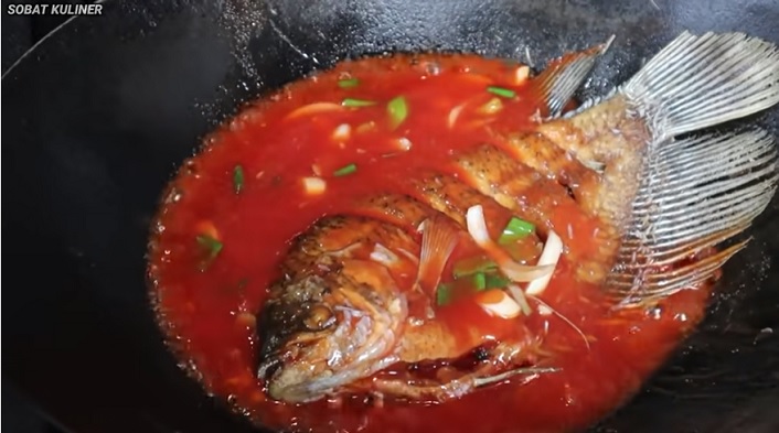 Gurame saus asam manis di Seafood Abil 88