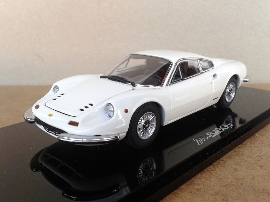 1969 Ferrari Dino 246 GT (Kyosho) (2)