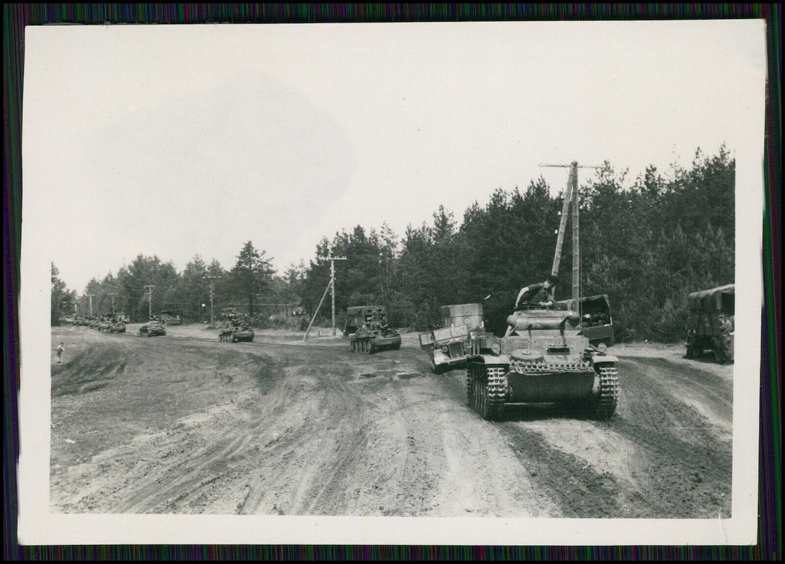Foto Witebsk Düna Belarus Grenze Russland Vormarsch Panzer Tank Rollbahn 1941-42