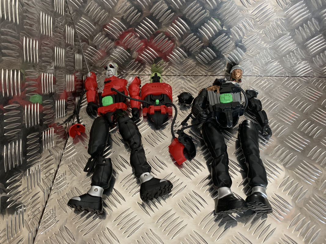 Two robots have gone to pieces!!  408287B5-BA9F-40DC-AB55-EF0029032BE8