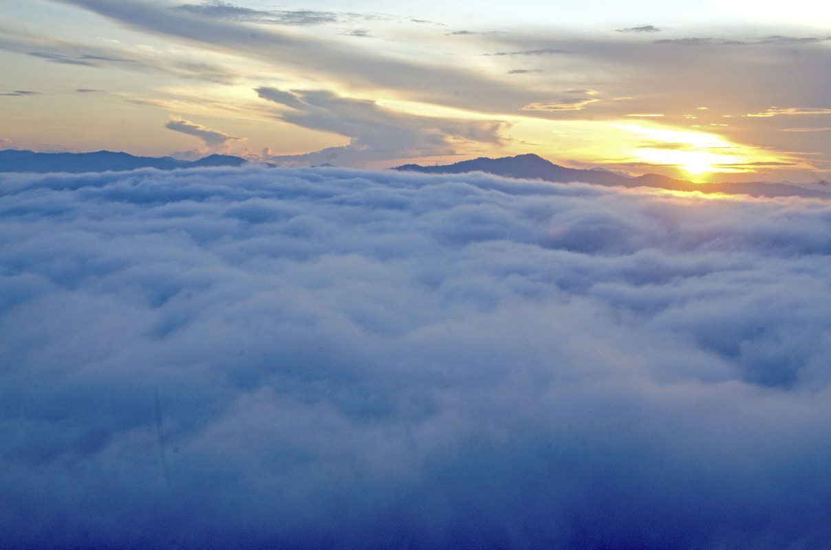 Sea of Mist sunrise Betong
