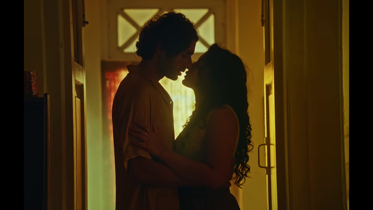 [Image: vlcsnap-2025-12-21-22h12m11s650.png]