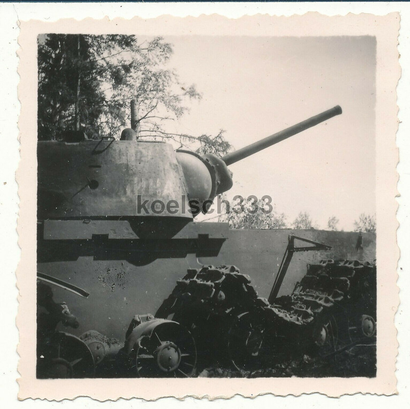 Foto russischer KW I Panzer von Panzerjägern vernichtet !
