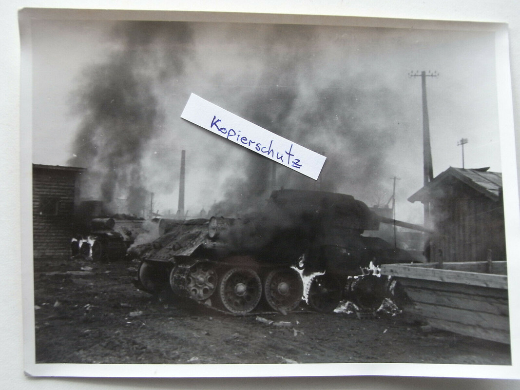 Deut-Panzerzug-m-Balkenkreuz-schwer-bewaffnet-in-Russland-1944 (1)