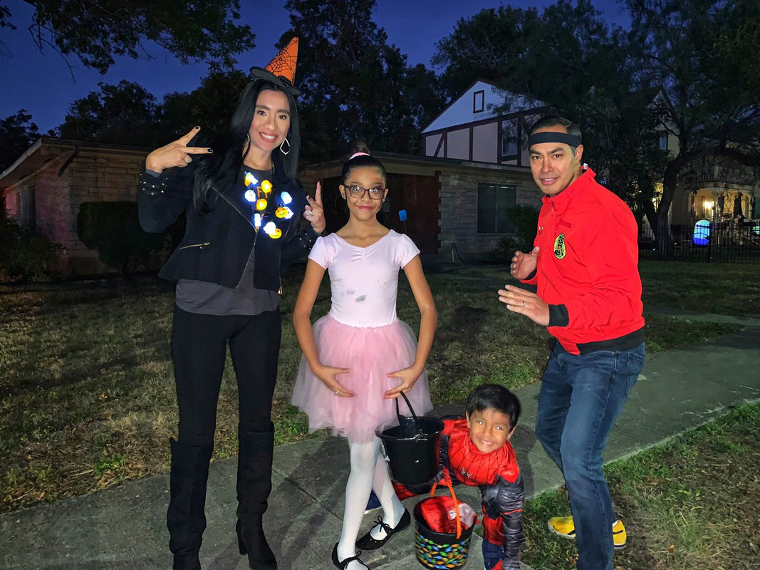 Julian Castro with his wife and children