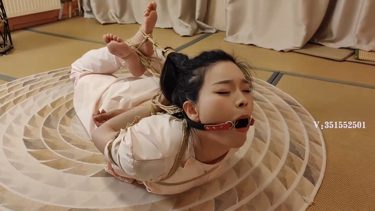 一绳所爱 小护士洛洛极限驷马逃脱.mp4_20240615_185311.079