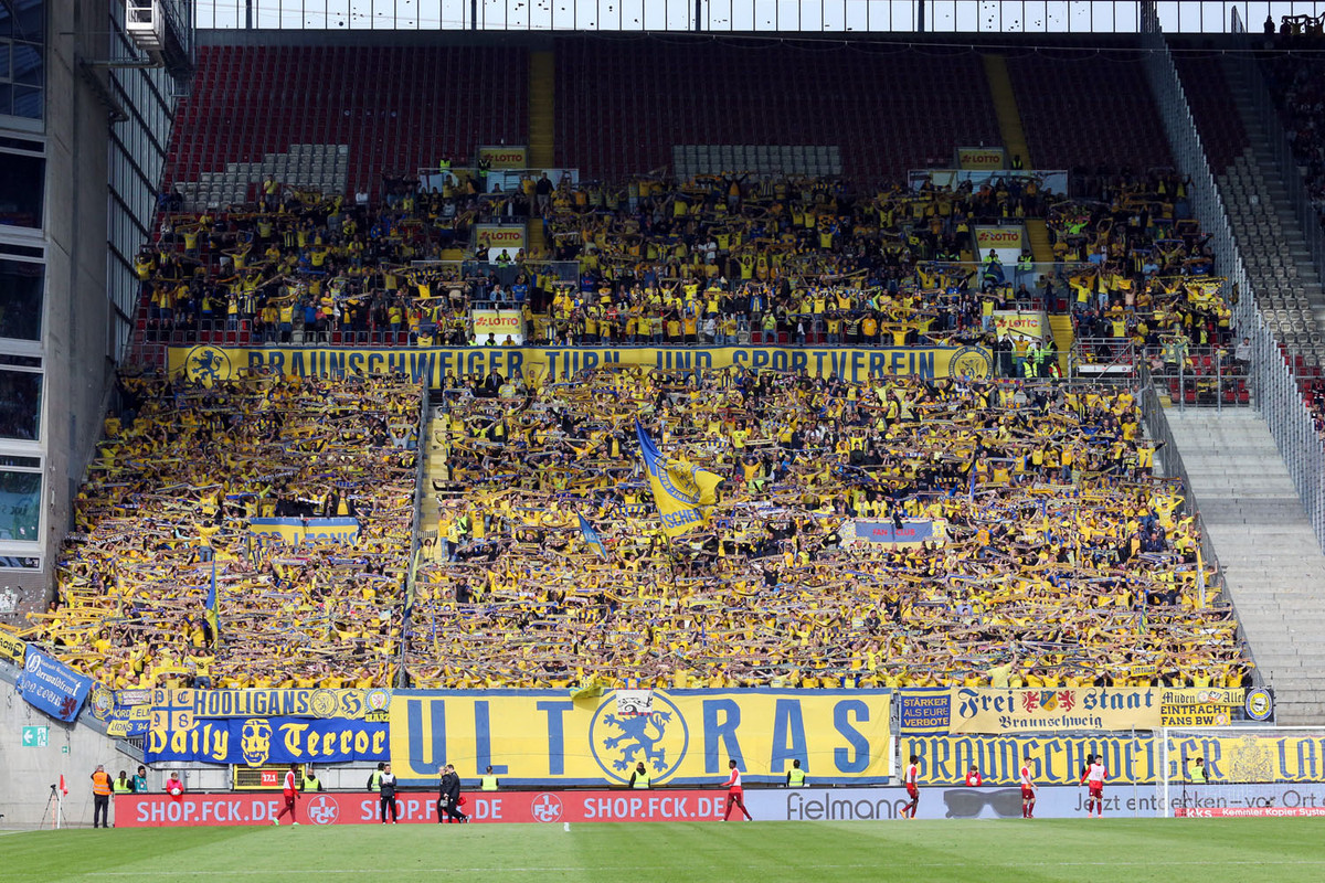 1-fc-kaiserslautern-eintracht-braunschweig-2-bundesliga-2023-2024-24