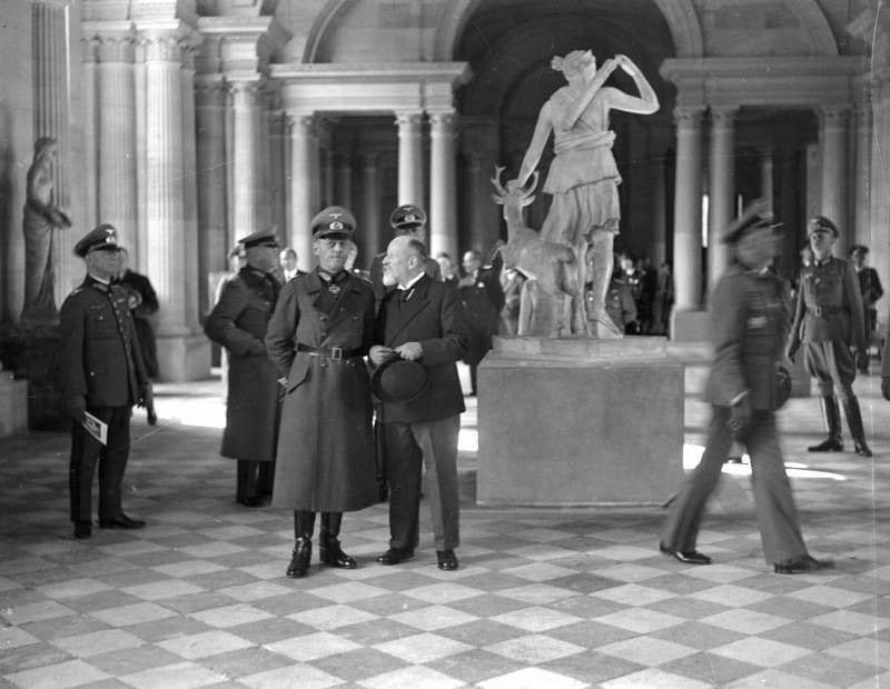 El mariscal de campo Gerd von Rundstedt en el Louvre