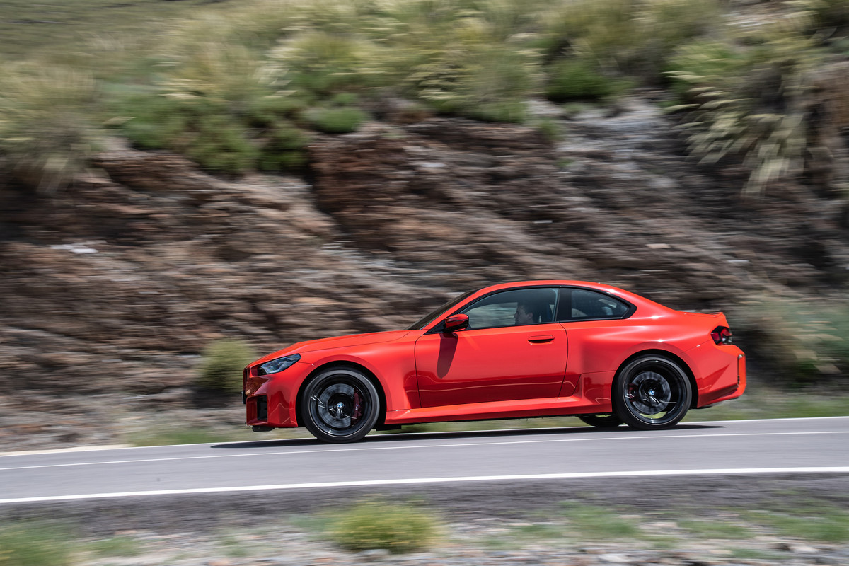 P90481898_highRes_the-all-new-bmw-m2-c
