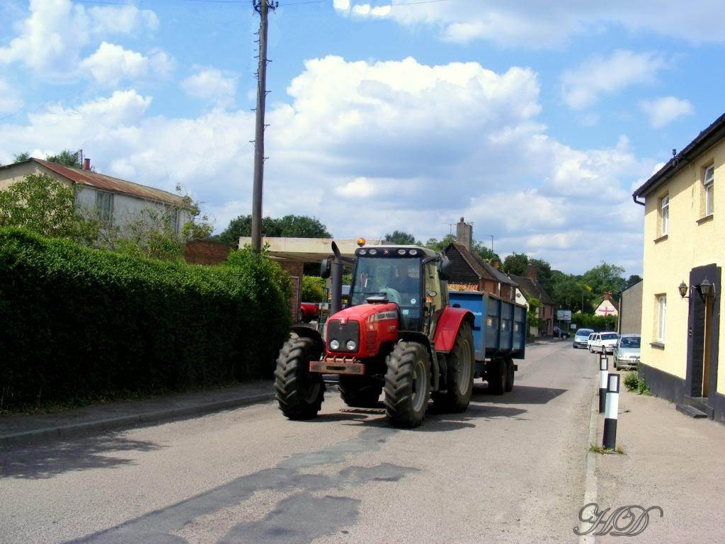 village-street-tractor-HD.jpg