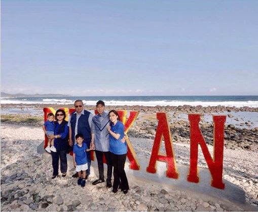 Ani Yudhoyono dan keluarga berada di Pantai Pidakan
