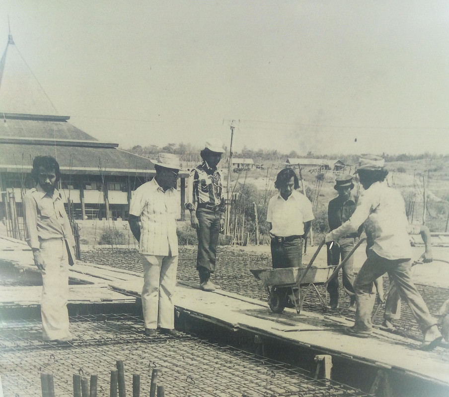 Pembangunan auditorium UNS pada tahun 1980 dengan luas tanah 1920 meter persegi
