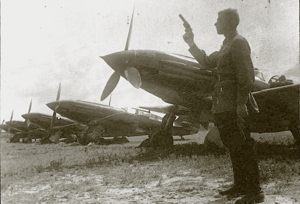 Mikoyan-Gurevich-MiG-3-12GvIAP-about-to-get-the-go-signal-at-Vnukovo-summer-1942-01