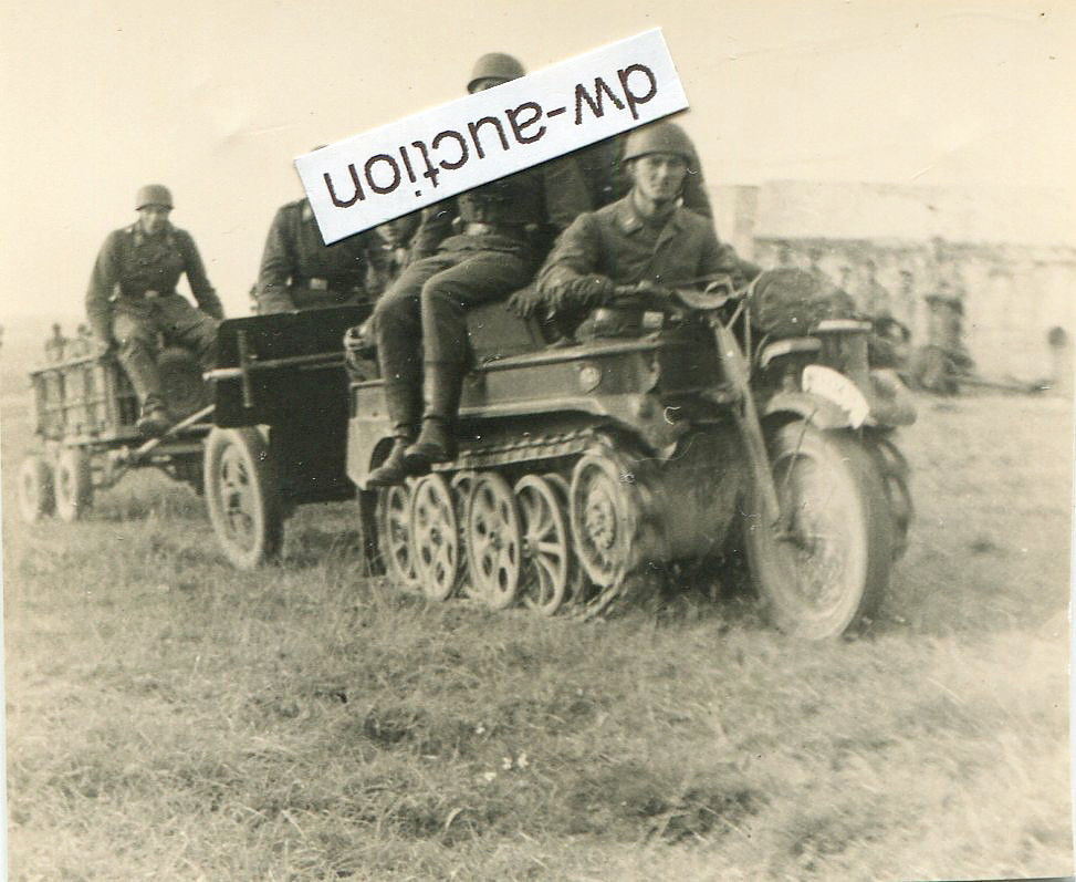 Fallschirmjäger NSU Kettengrad mit Geschütz und 