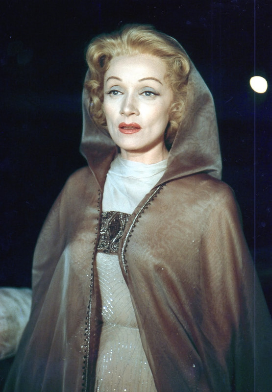 Marlene_Dietrich_d70