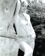 ingrid-pitt-b25