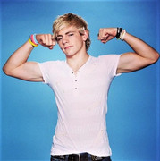 Ross-Lynch-superficial-guys-34