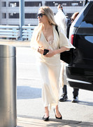 Angelina-Jolie-Nip-JFKAirport97