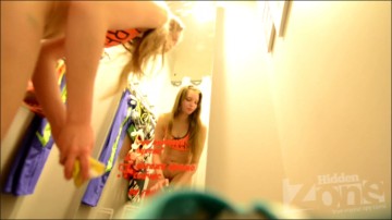 [Image: Voyeur13095141916.jpg]
