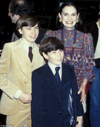 Anderson Vanderbilt Cooper mother Gloria